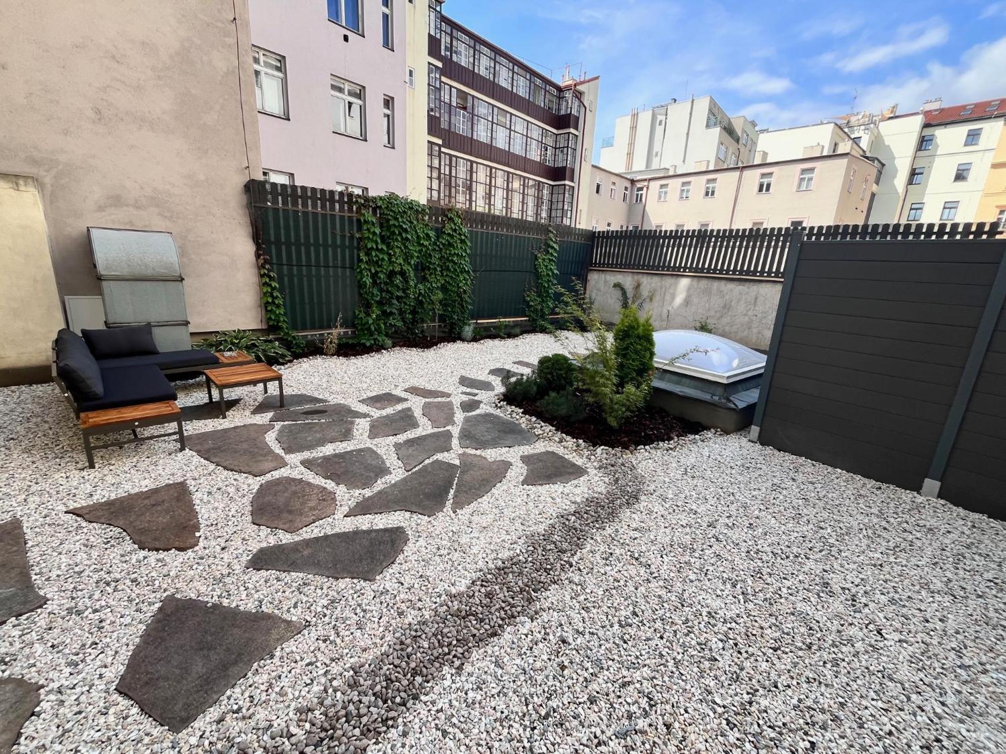 New City Centre Garden Apartment - Central Location 布拉格 外观 照片