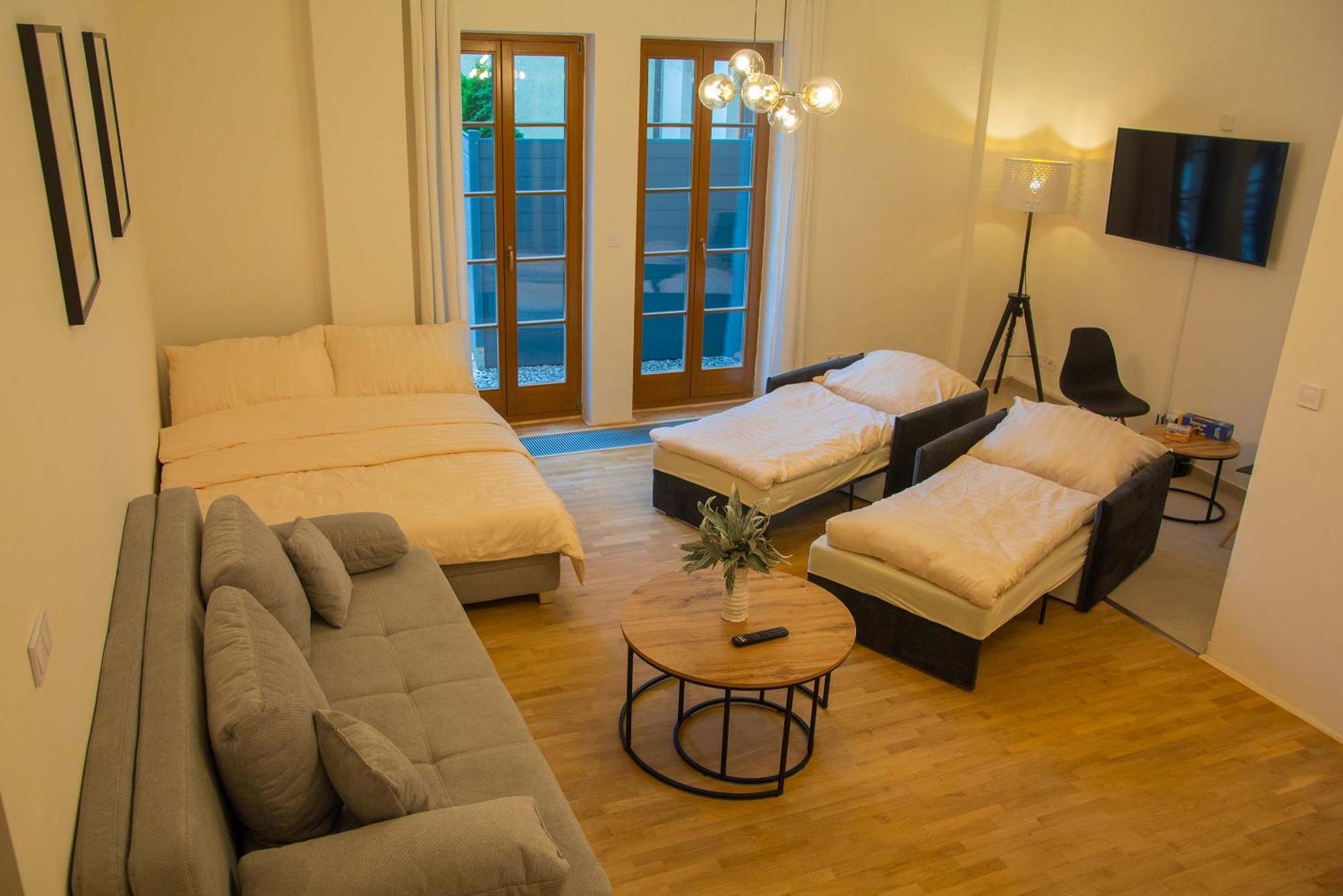 New City Centre Garden Apartment - Central Location 布拉格 外观 照片