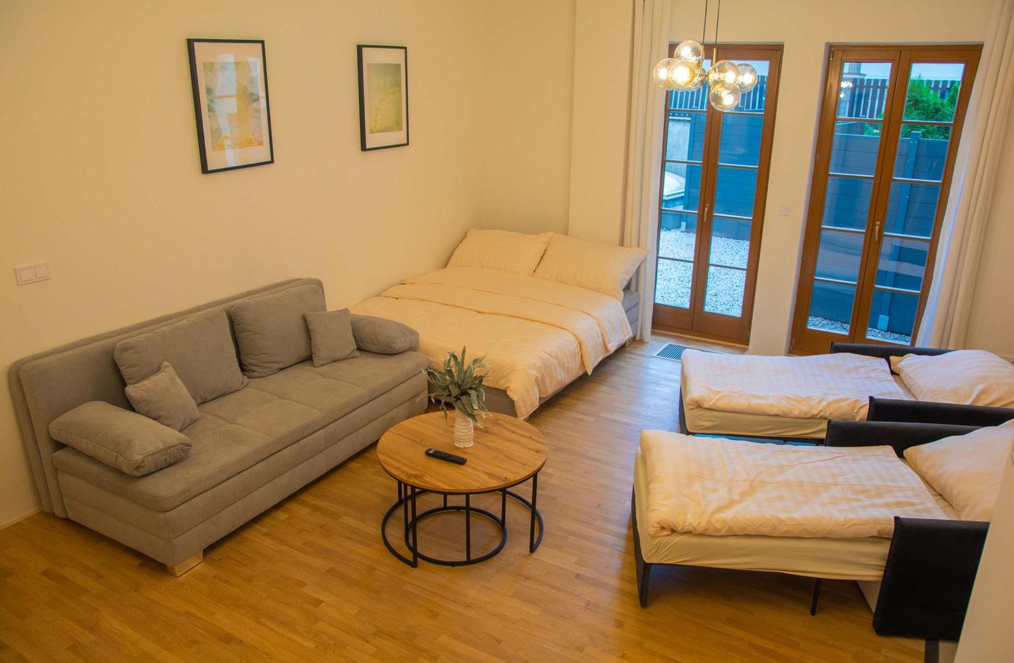New City Centre Garden Apartment - Central Location 布拉格 外观 照片